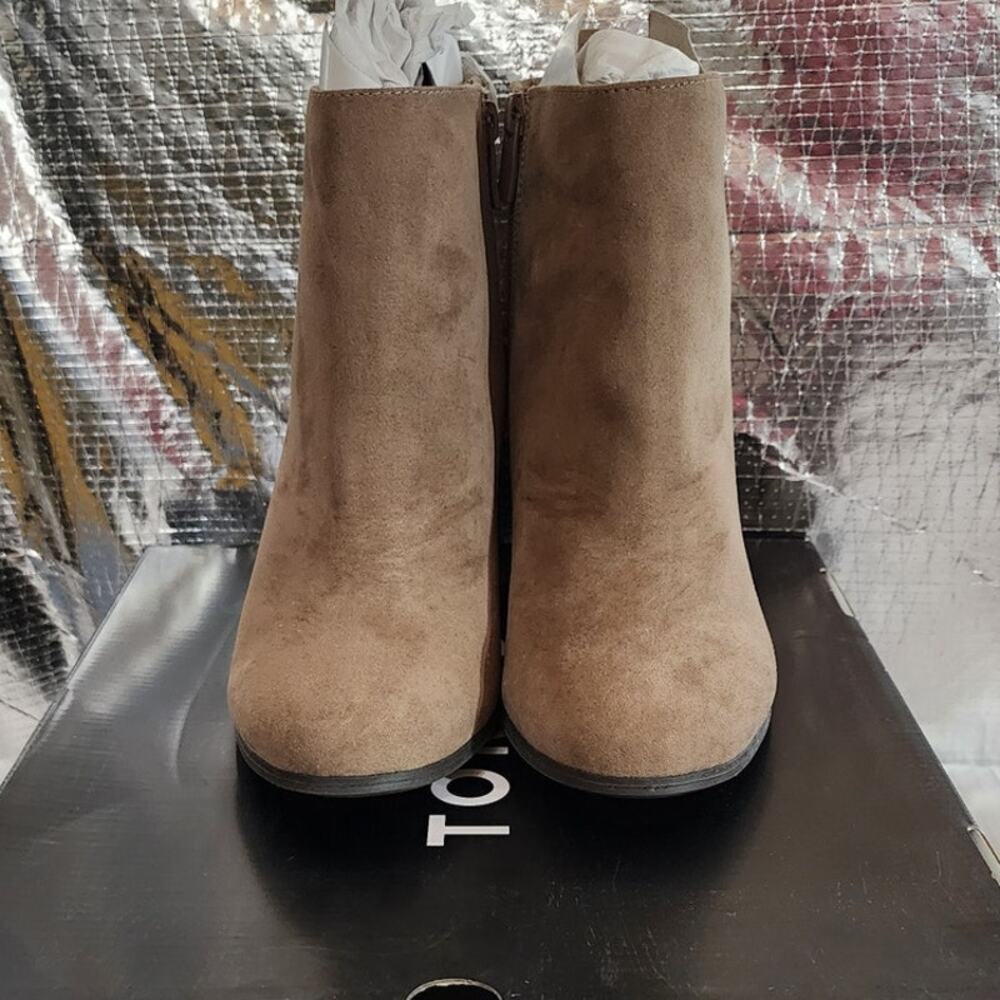 NIB Torrid Faux Suede Round Toe Ankle 3" Heel Bootie Taupe (Wide) Plus Size: 8W - Picture 3 of 6